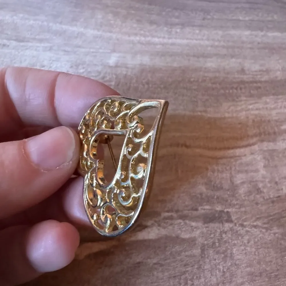Vintage Pin Brooch Gold Toned Filigree Heart Design Romantic Swiftie Coquette